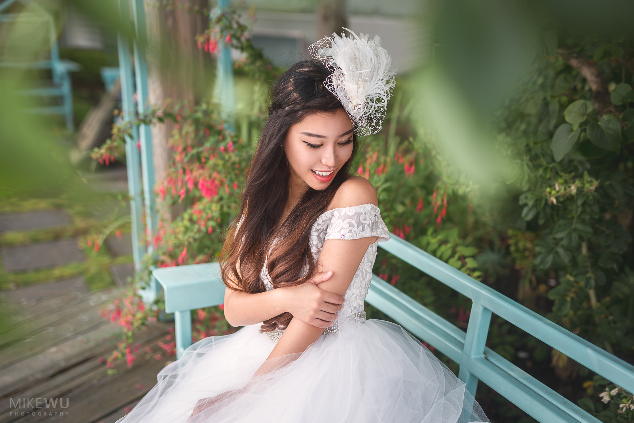 vancouver photographer mike wu wedding beautiful bridal portrait wedding artistic white dress bench outside natural beautiful asian miss chinese bridal